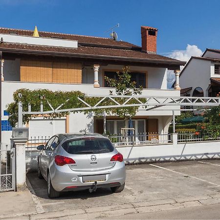 1 Bedroom Beautiful Apartment In Porec Bagian luar foto