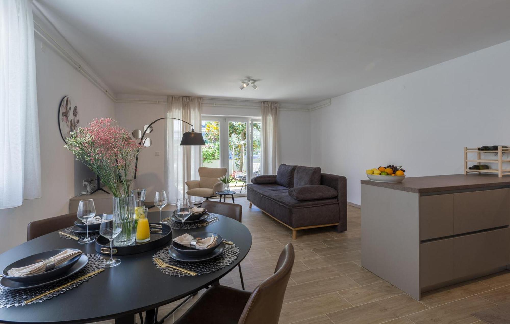 1 Bedroom Beautiful Apartment In Porec Bagian luar foto