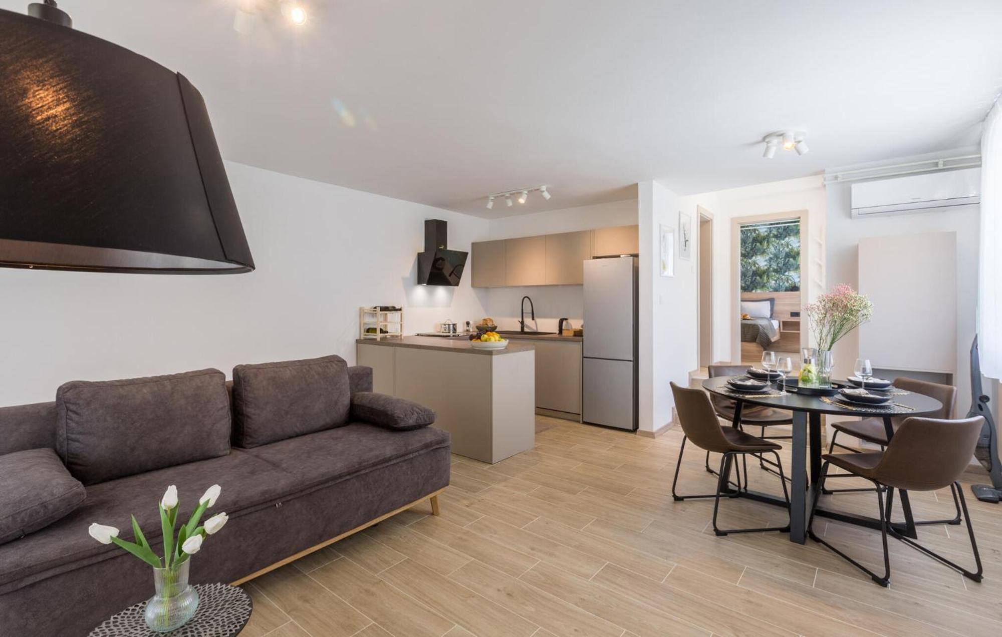 1 Bedroom Beautiful Apartment In Porec Bagian luar foto