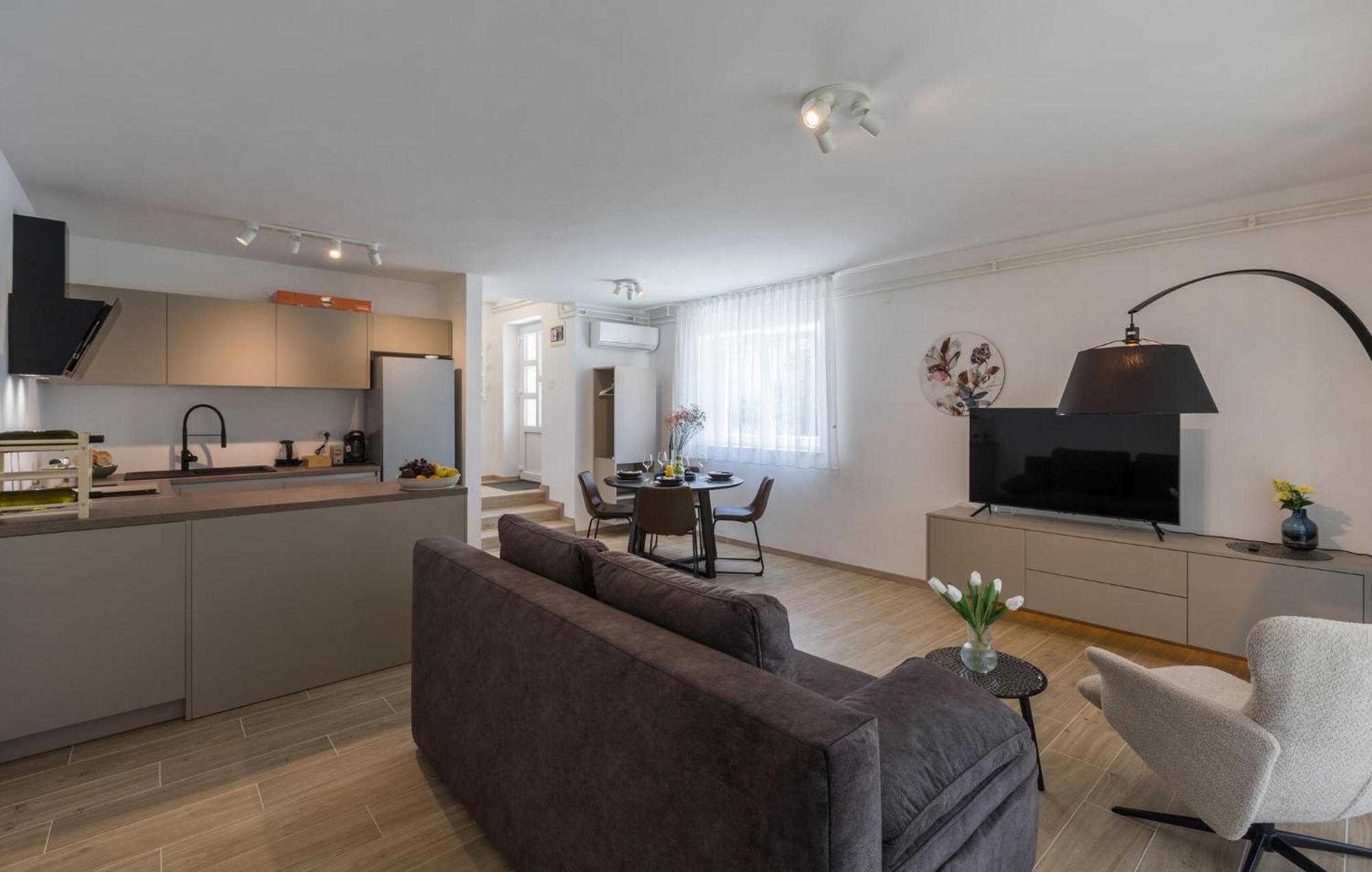 1 Bedroom Beautiful Apartment In Porec Bagian luar foto