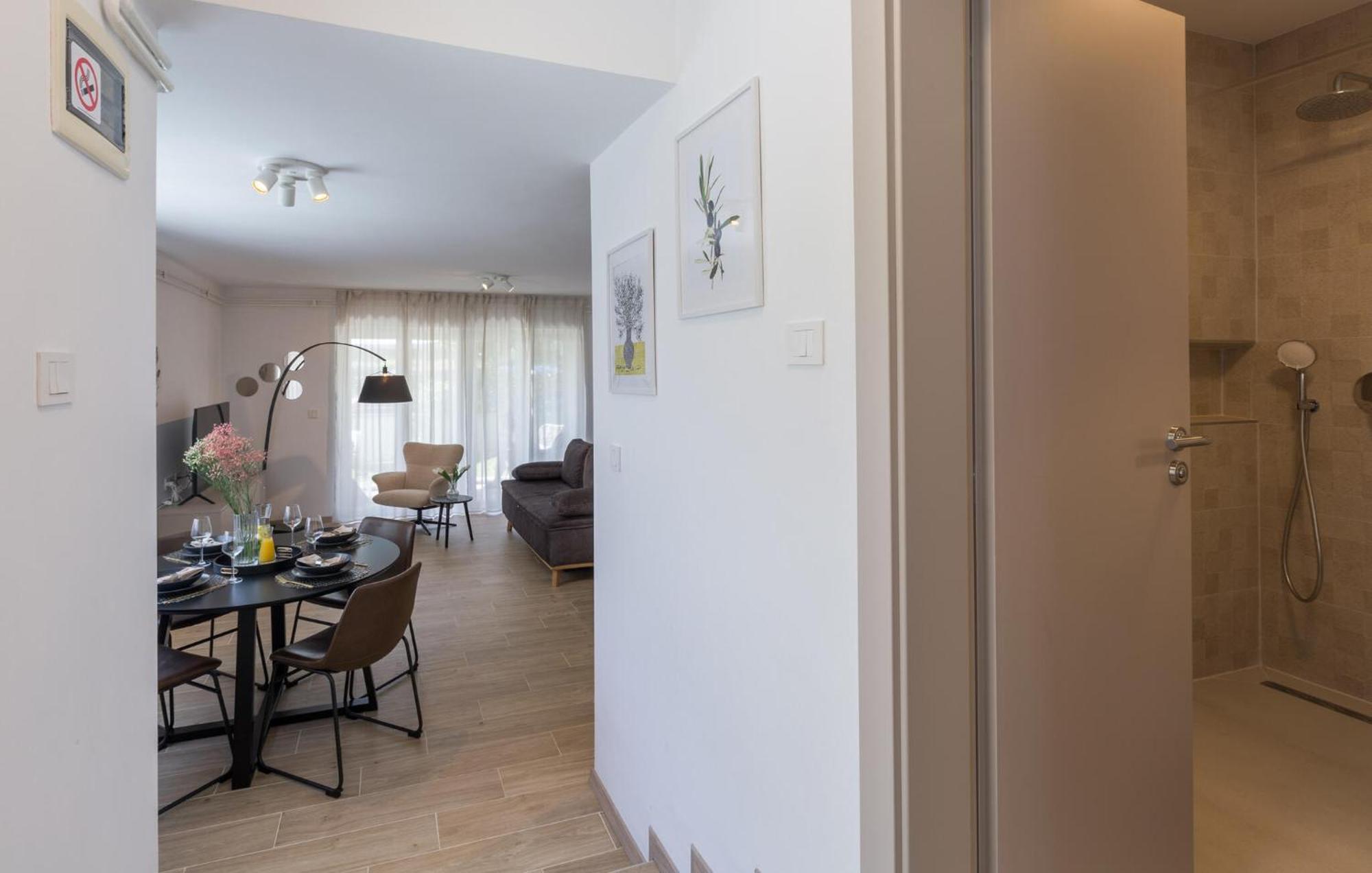 1 Bedroom Beautiful Apartment In Porec Bagian luar foto