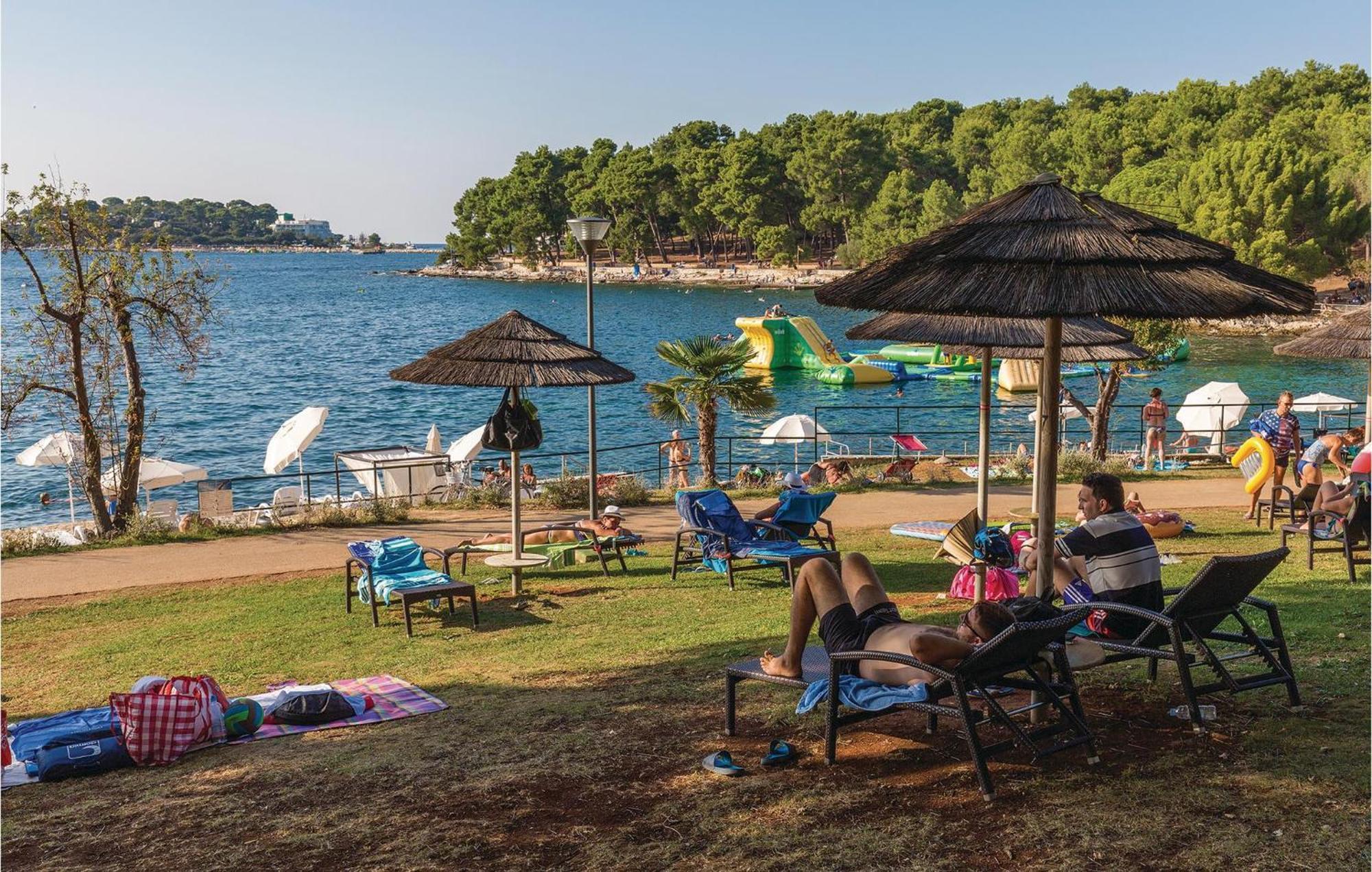 1 Bedroom Beautiful Apartment In Porec Bagian luar foto