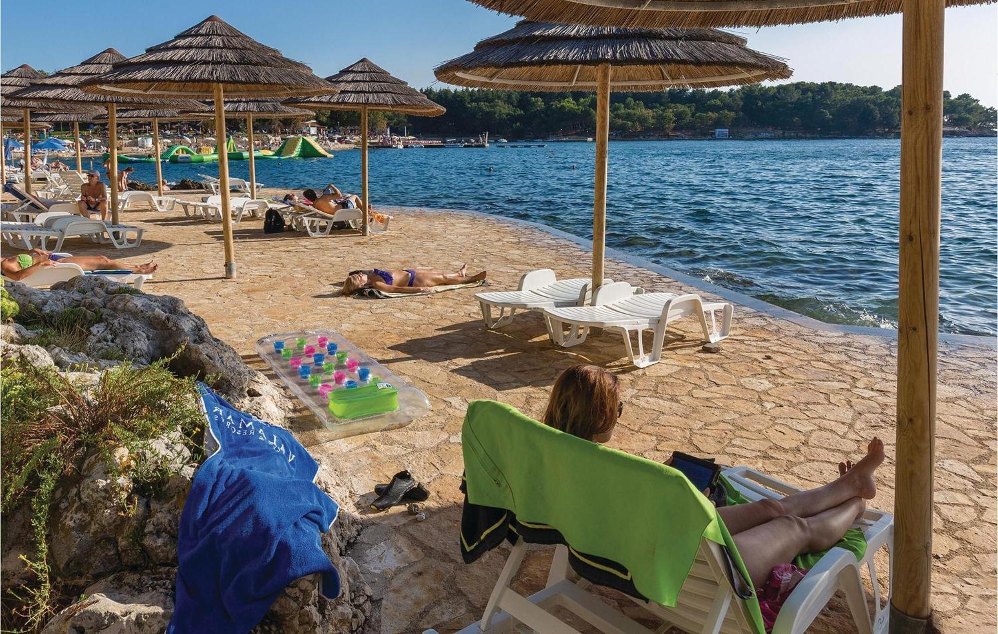 1 Bedroom Beautiful Apartment In Porec Bagian luar foto