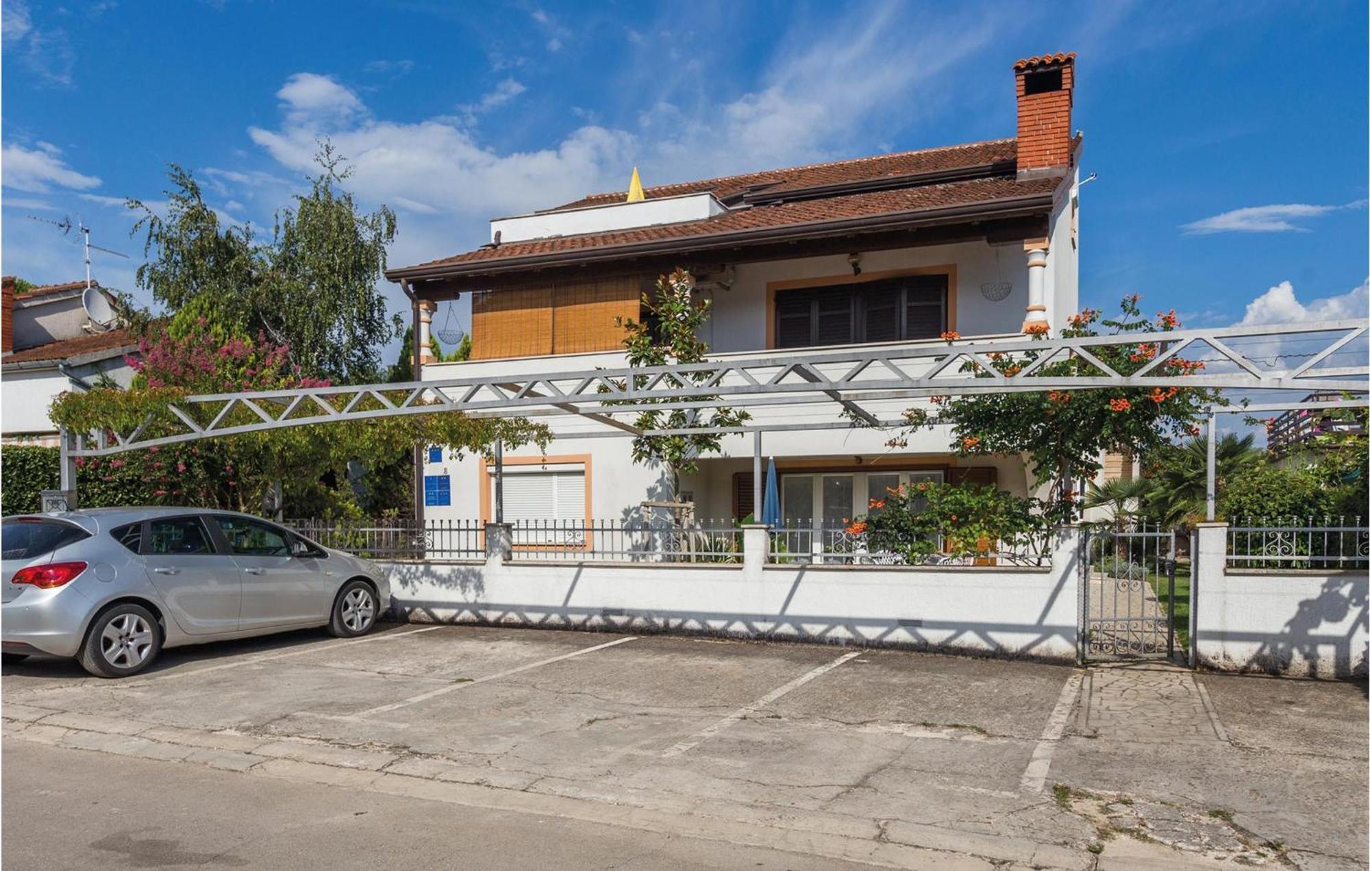1 Bedroom Beautiful Apartment In Porec Bagian luar foto